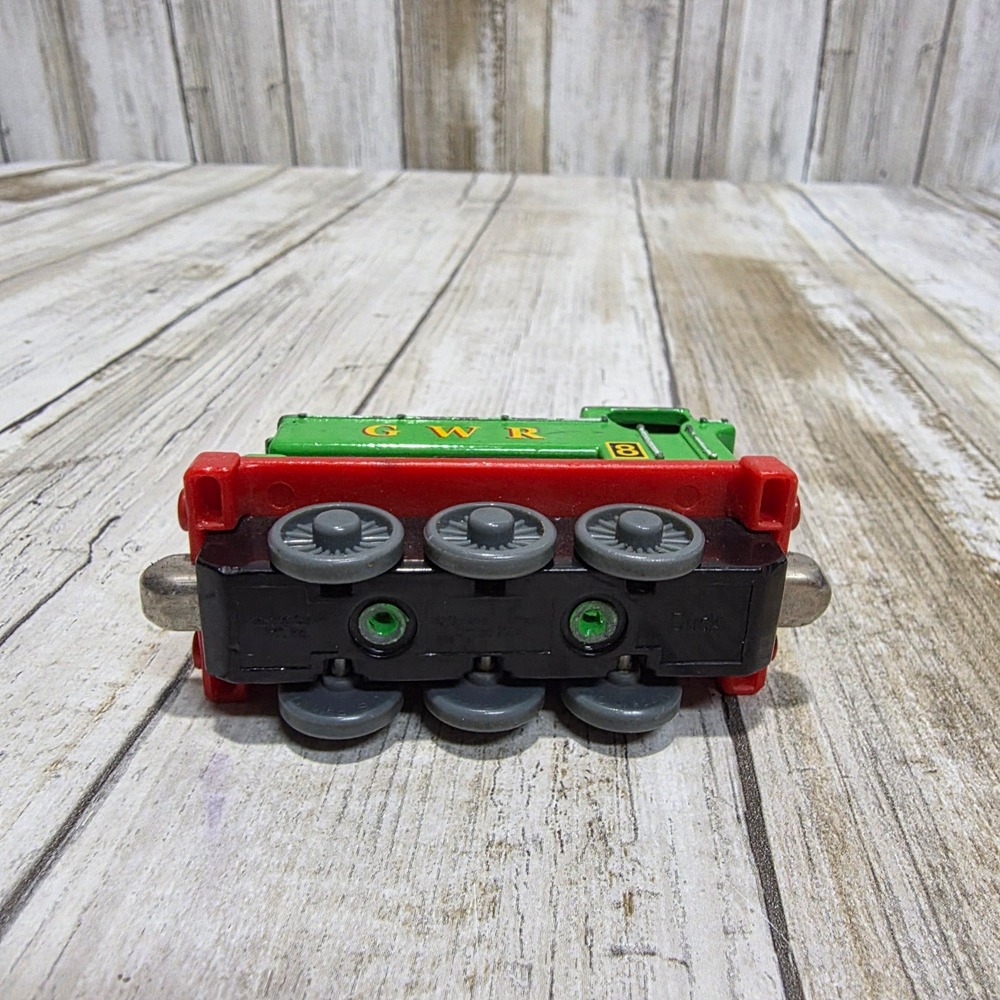 Thomas & Friends Take Along Duck GWR Green Diecast Train Engine Number 8 2004 - Picture 6 of 9